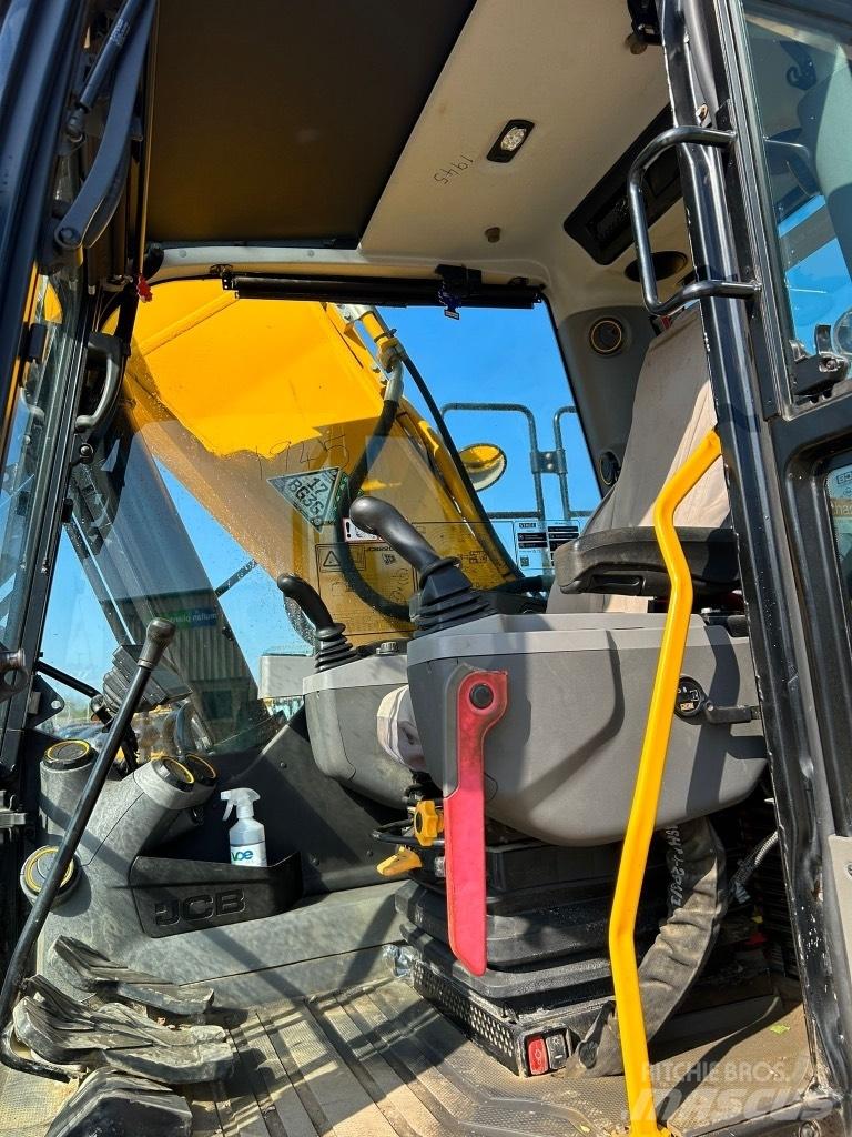 JCB 220X L Crawler excavators