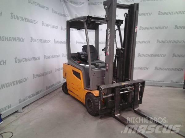 Jungheinrich EFG 320 Electric forklift trucks
