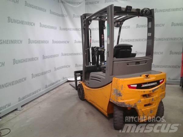 Jungheinrich EFG 320 Electric forklift trucks