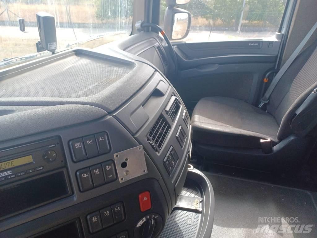 DAF XF 440 Curtainsider trucks