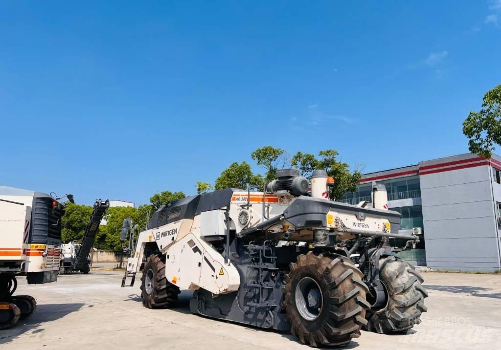 Wirtgen WR 240 Asphalt recyclers