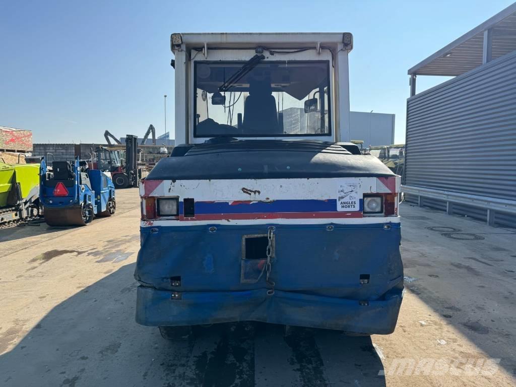 CAT PS-300B Pneumatic tired rollers