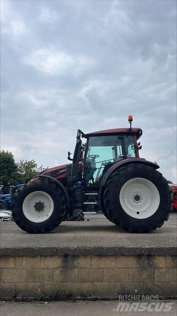 Valtra G 135 A Tractors