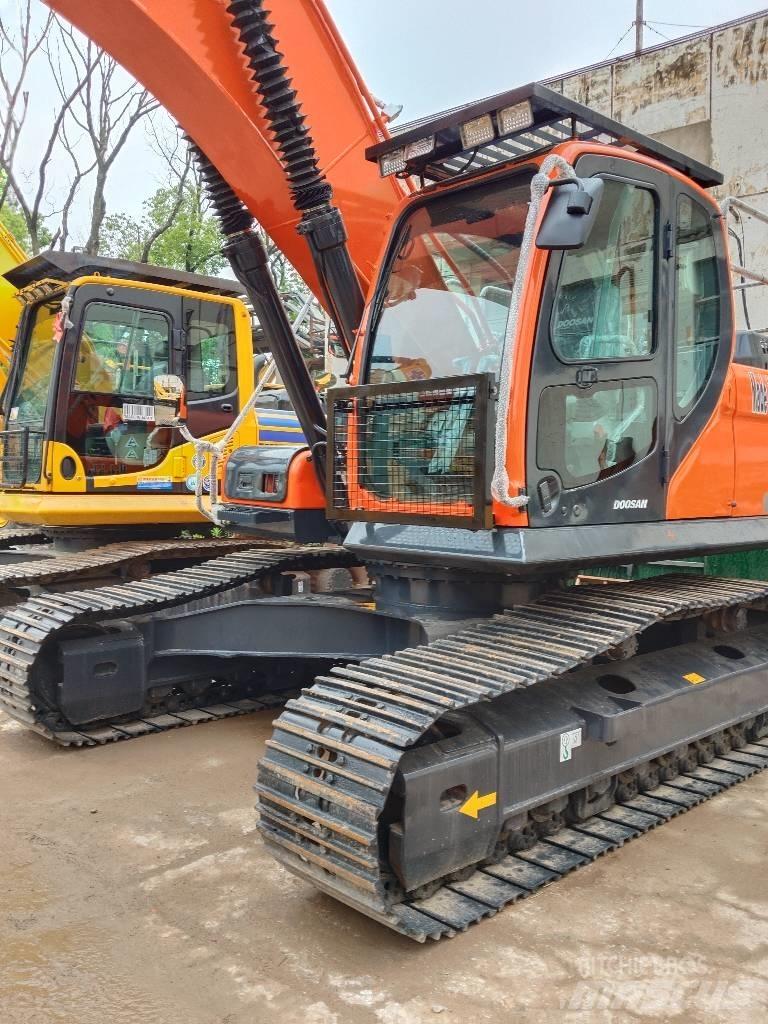 Doosan DX300 Crawler excavators