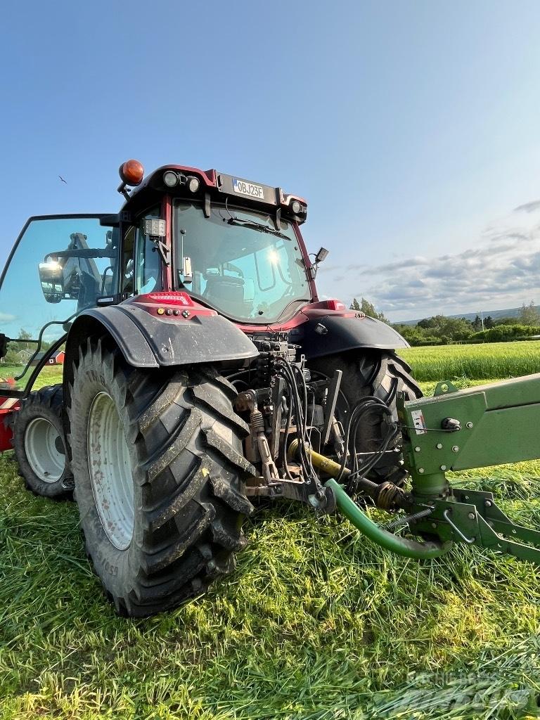 Valtra N155 Versu Tractors