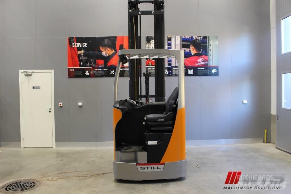 Still FMX17 Reach trucks