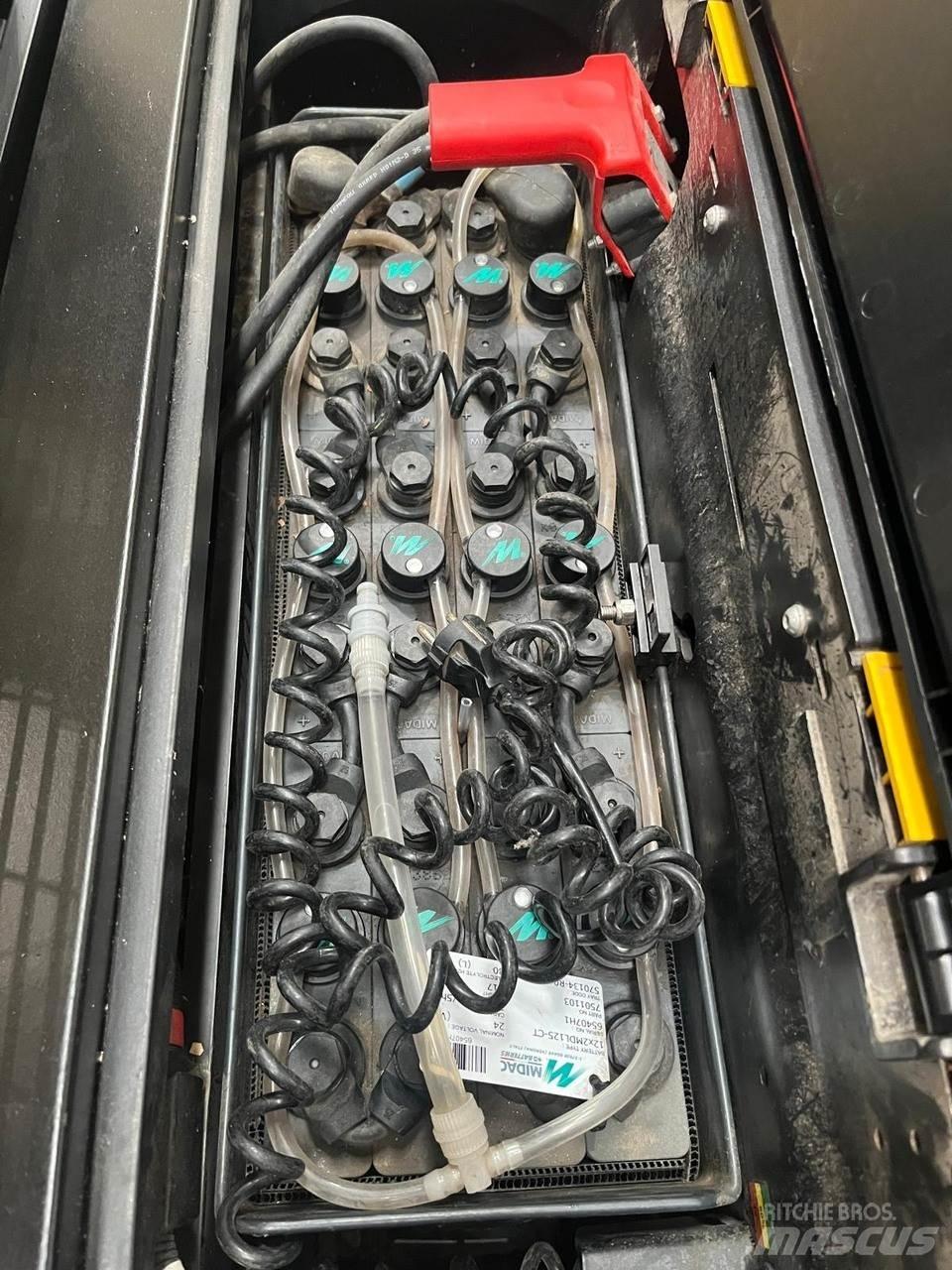 Yale MS12 Pedestrian stacker
