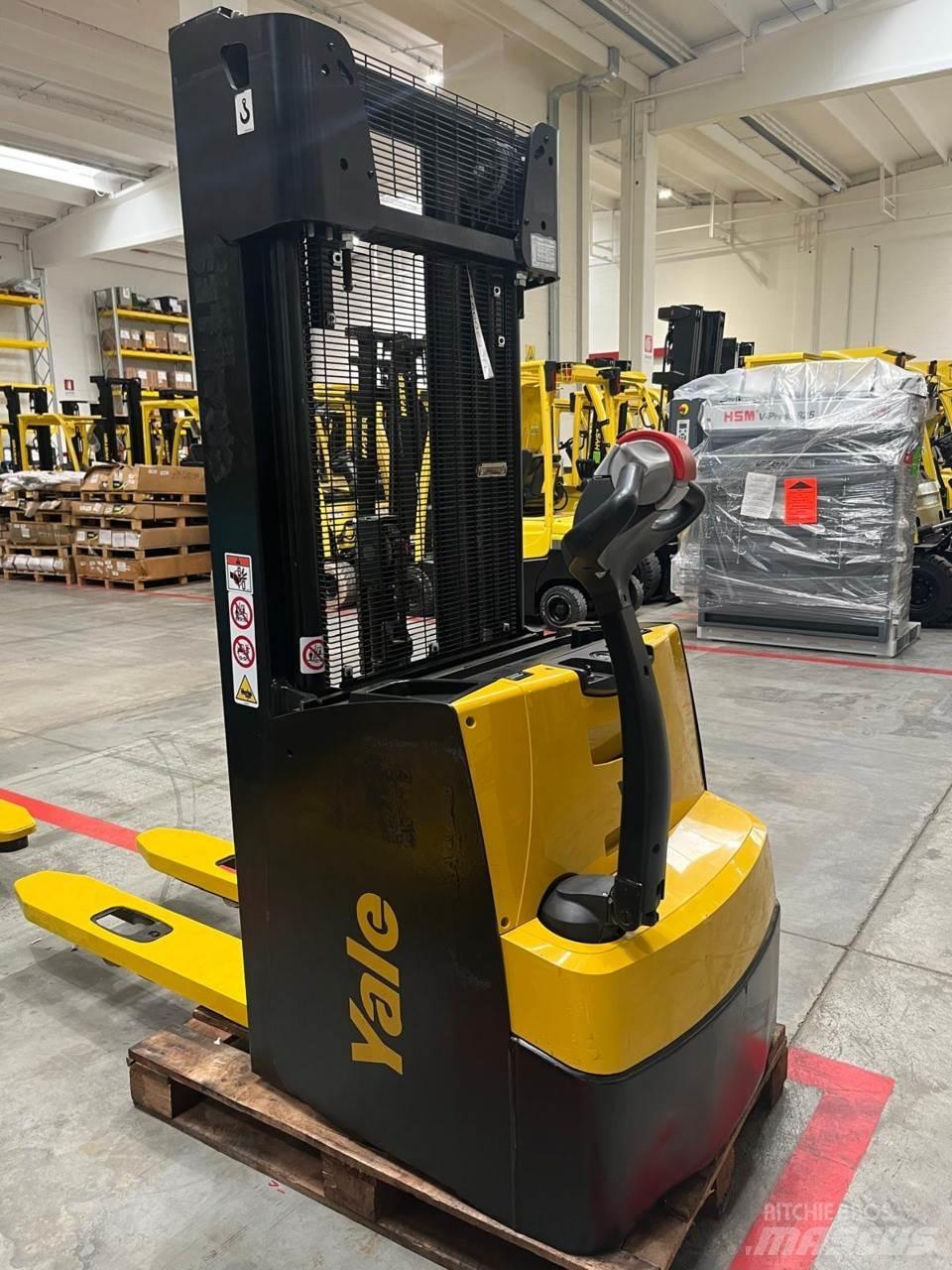Yale MS12 Pedestrian stacker