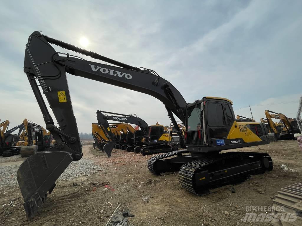 Volvo 240 Crawler excavators
