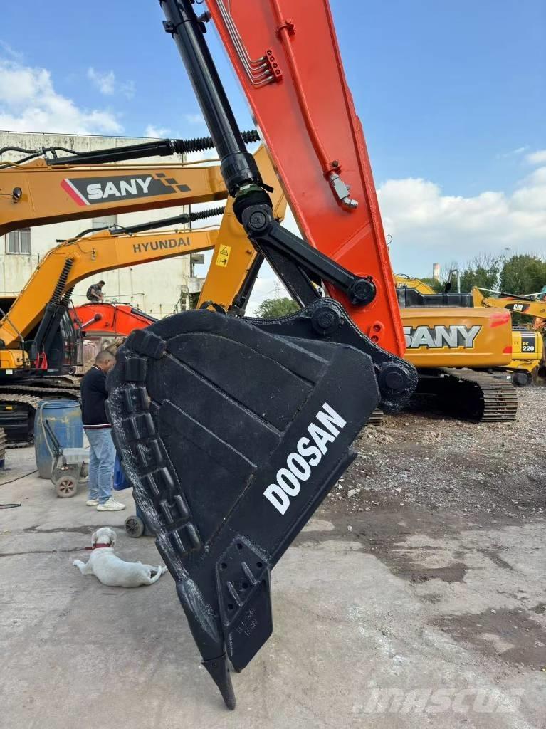 Doosan DX300 Crawler excavators