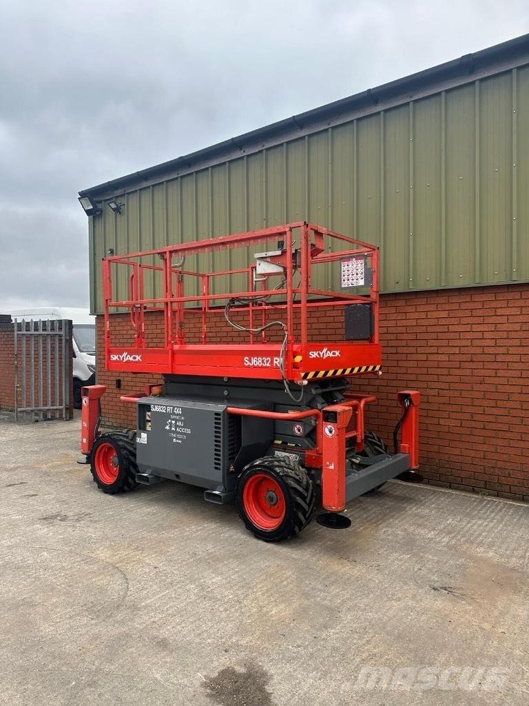 SkyJack SJ 6832 RT Scissor lifts