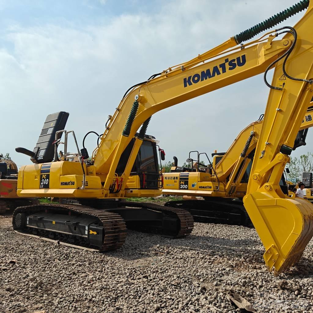 Komatsu 240LC-8 Crawler excavators