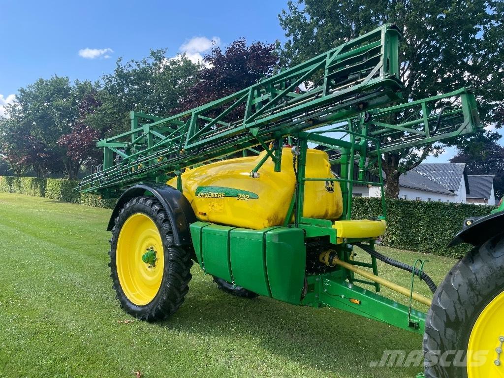 John Deere 732 Trailed sprayers