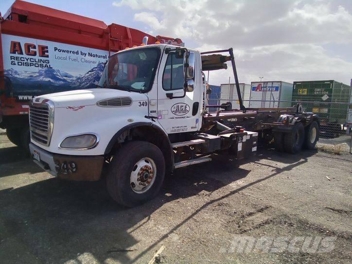 Freightliner M2 Cable lift demountable trucks