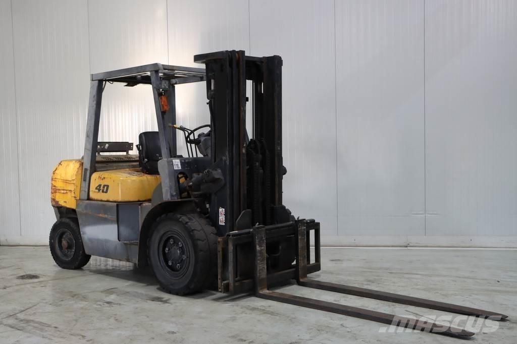 TCM FD40T2 Diesel trucks