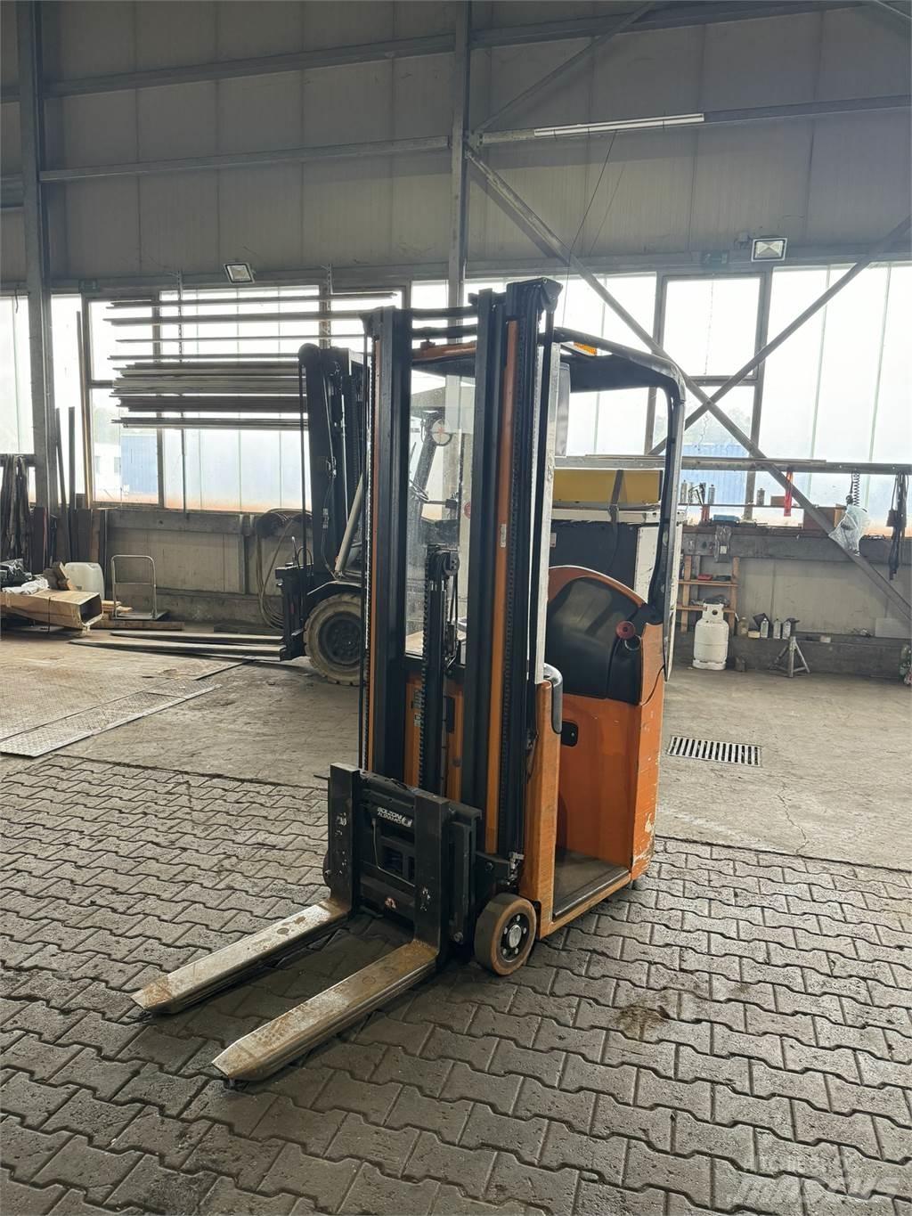 Still ESM10 Low lifter with platform