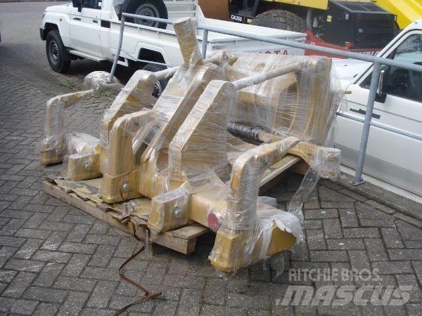 CAT 140M/160M Ripper Construction - Others