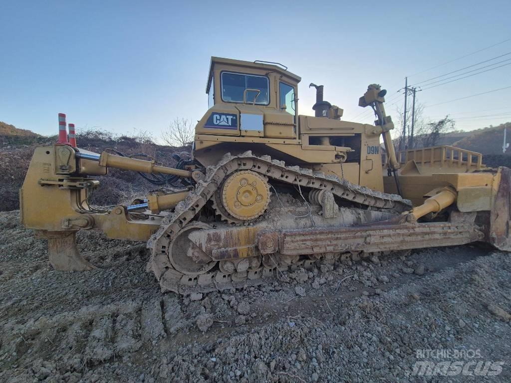 CAT D 9 N Crawler dozers