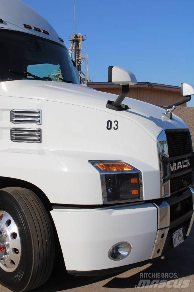 Mack Anthem Tractor Units