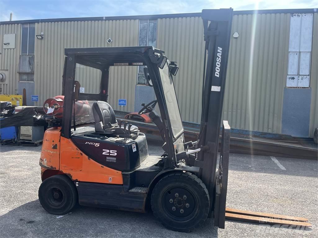 Doosan G25E-5 LPG trucks