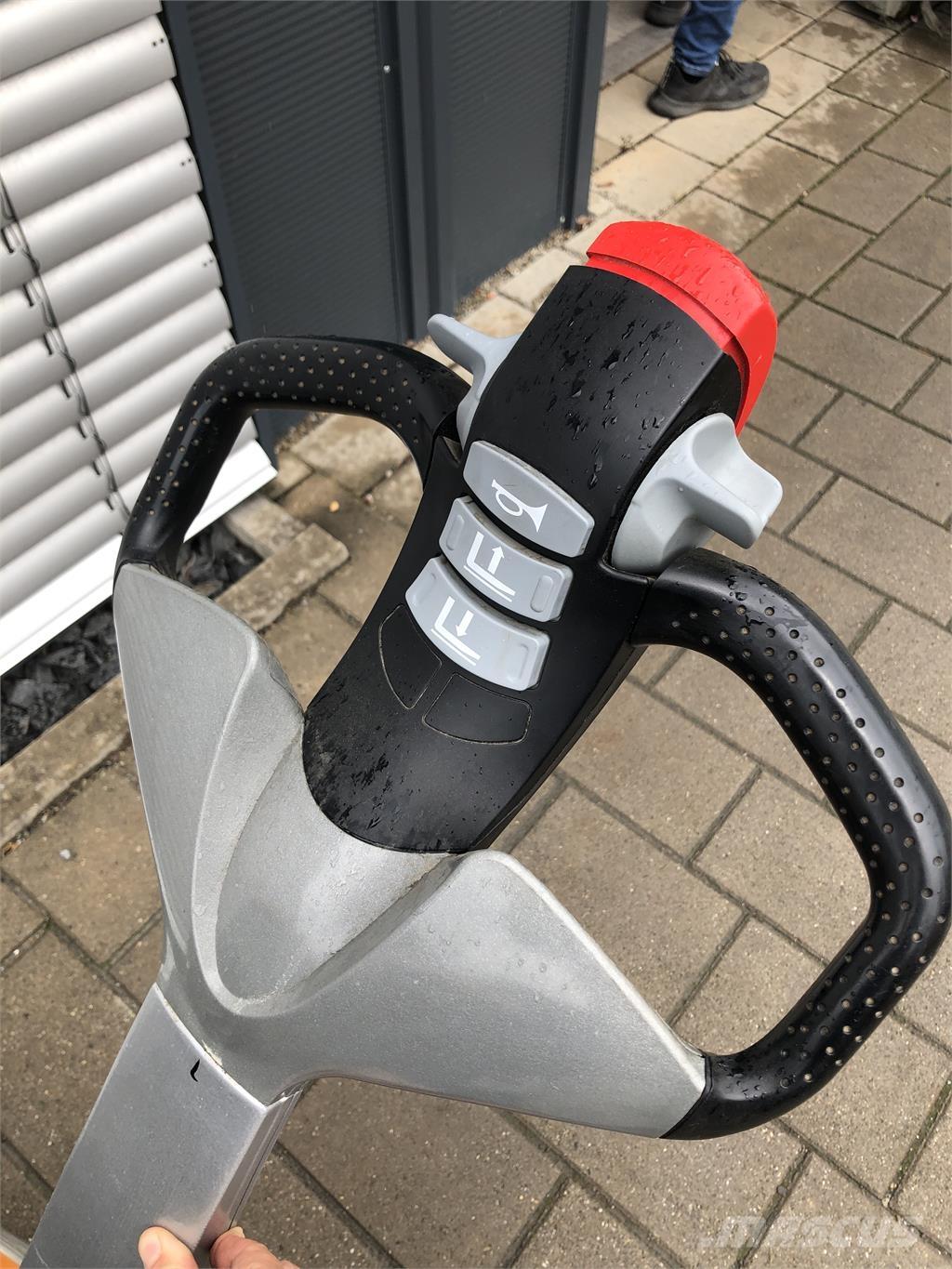 Still EXU16 Pedestrian stacker