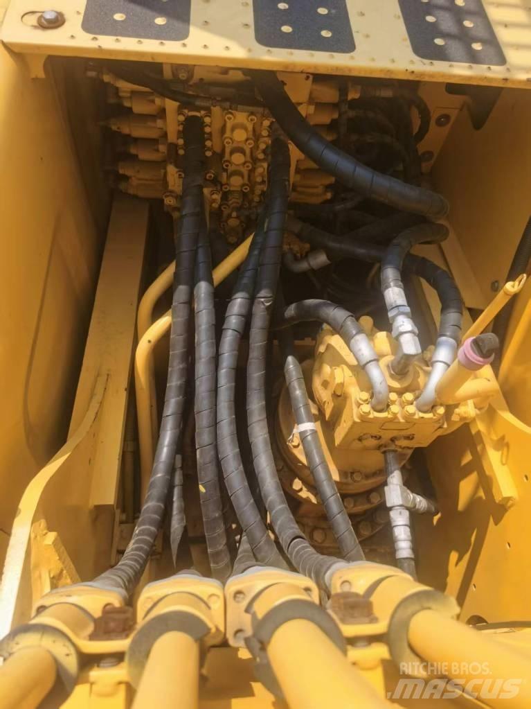 Komatsu PC 200-8 Crawler excavators