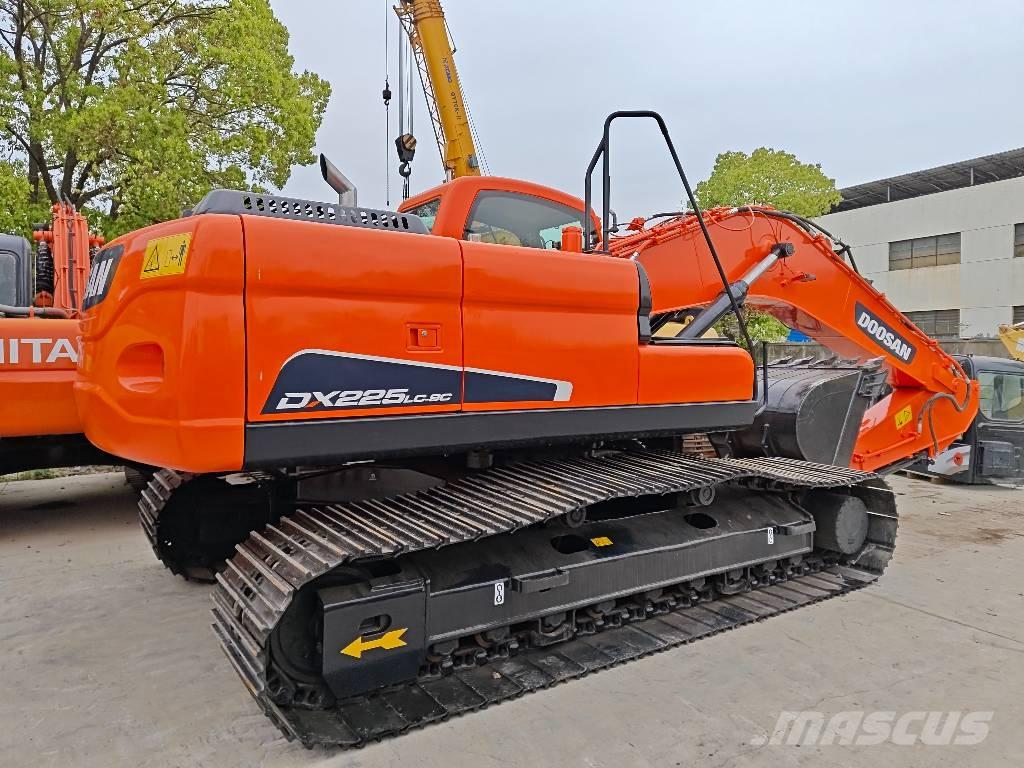 Doosan DX 225 LC Crawler excavators