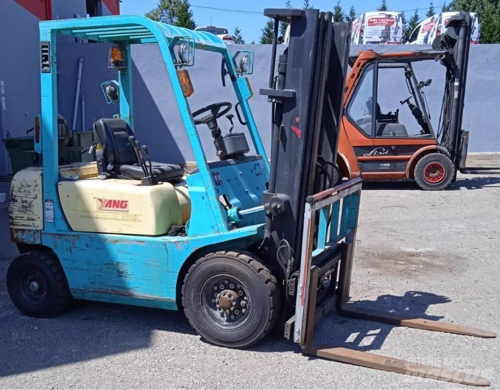 Yang FG20 LPG trucks