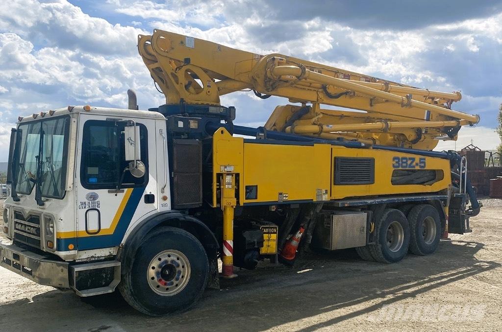 Putzmeister (#189) 38M Concrete pump trucks