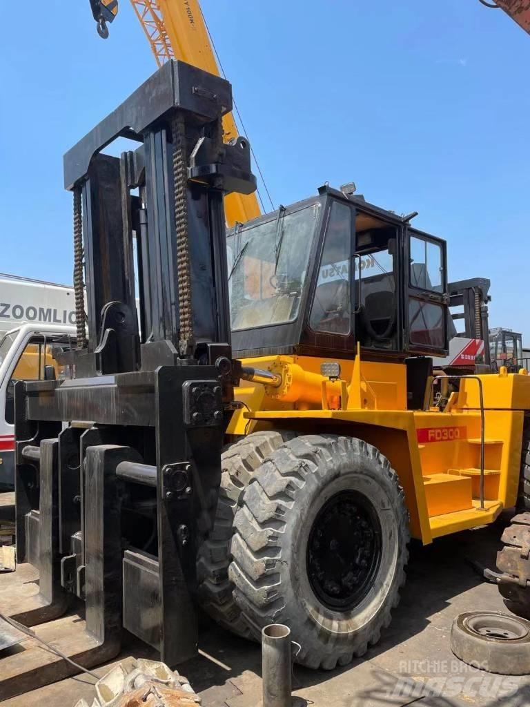 Komatsu 30 Ton Diesel trucks