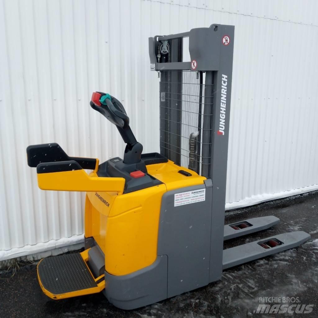 Jungheinrich ERC 214 Self propelled stackers