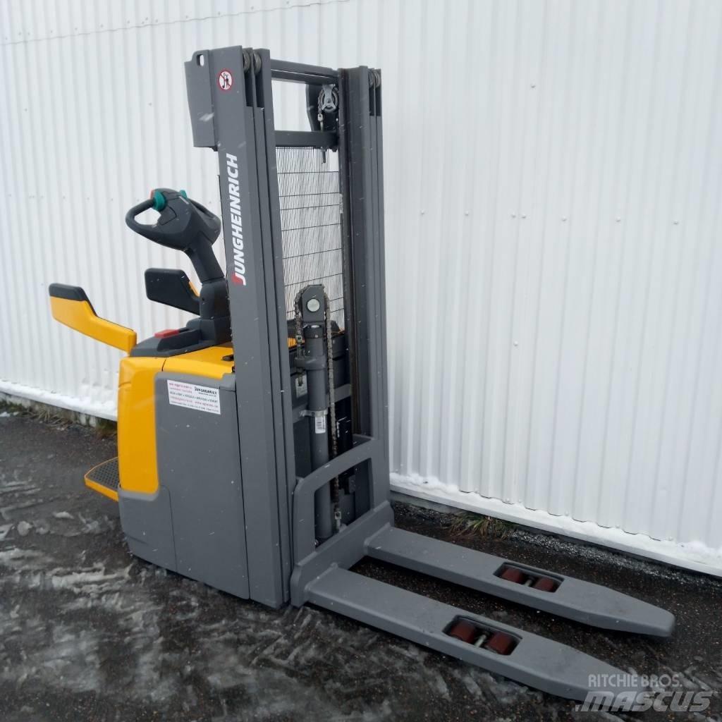 Jungheinrich ERC 214 Self propelled stackers
