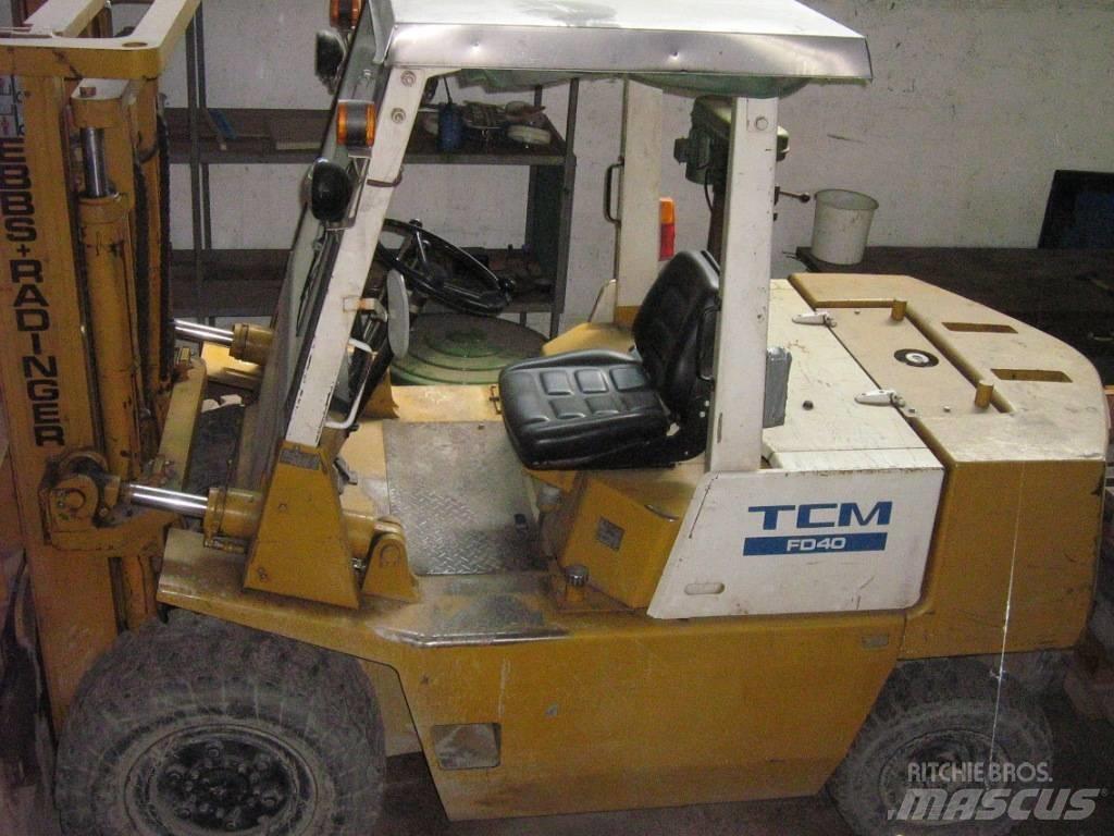 TCM FD40 Diesel trucks