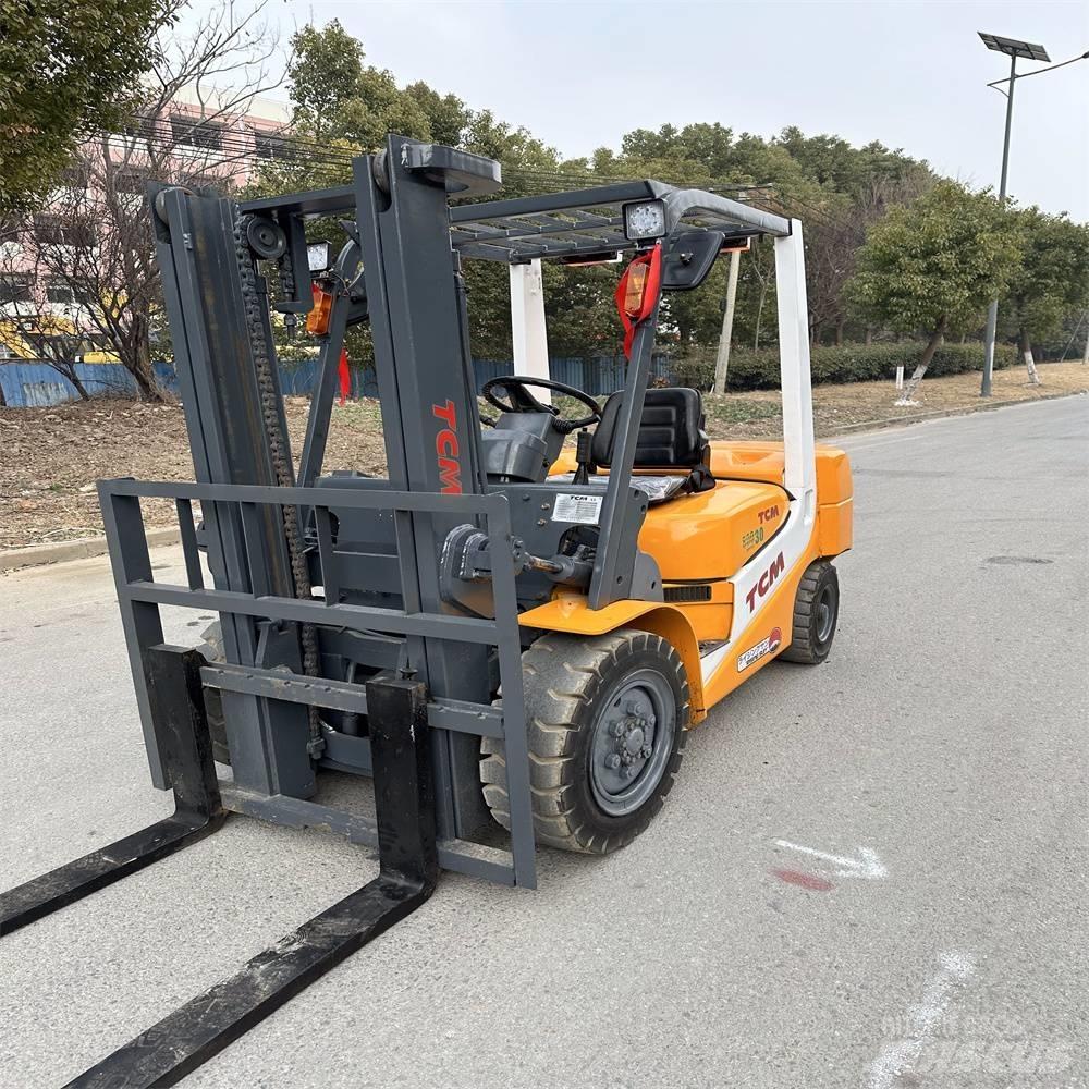 TCM FD30ZT Diesel trucks