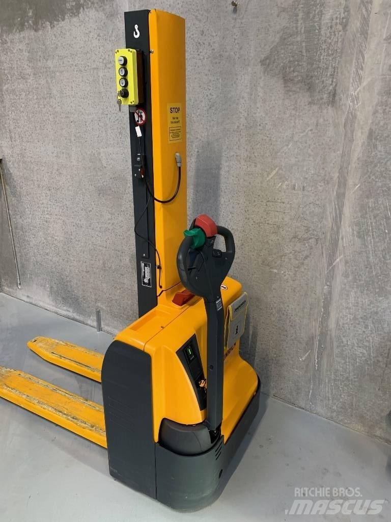 Jungheinrich EMC 110 Pedestrian stacker