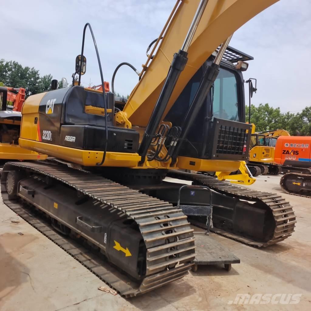 CAT 323 D Crawler excavators