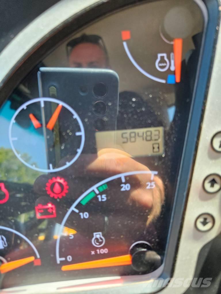 JCB 3 CX Backhoe loaders