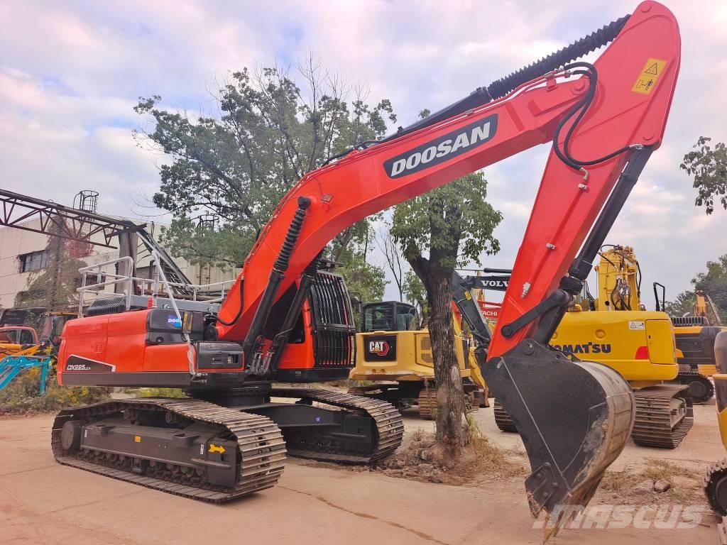 Doosan DX 225 Crawler excavators