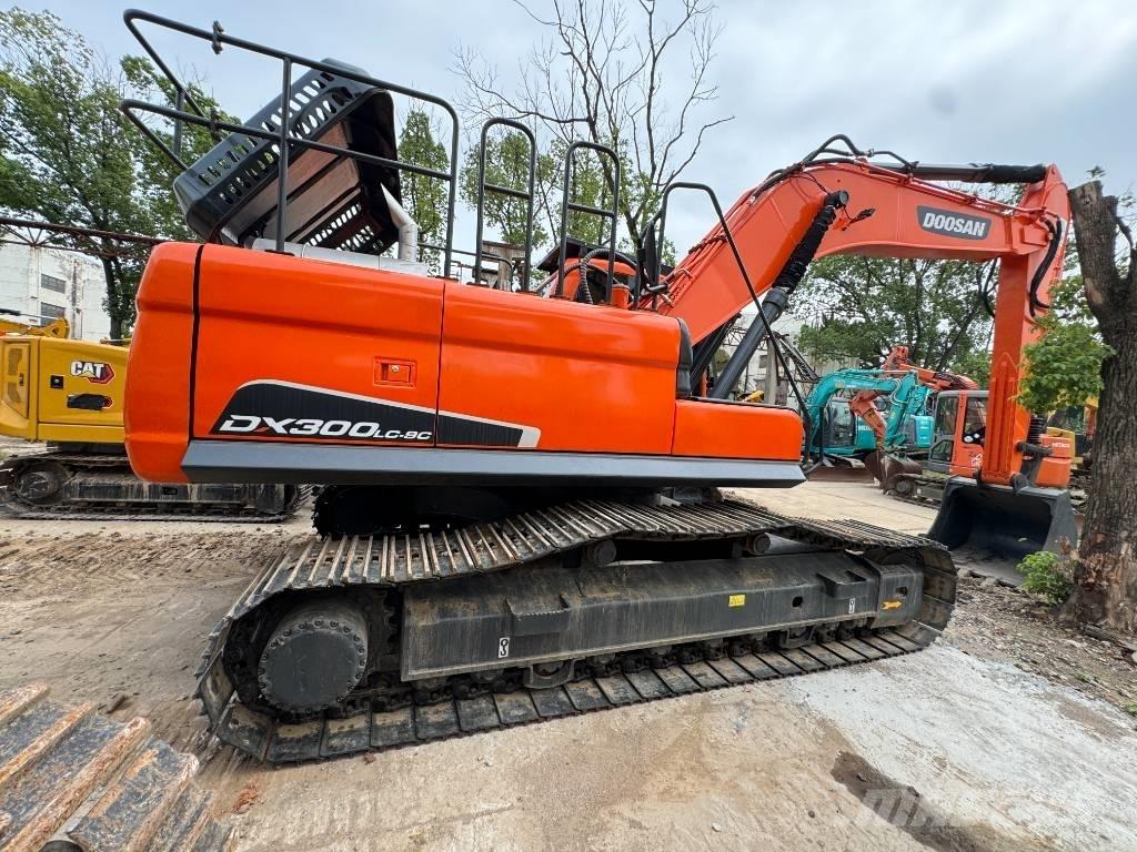 Doosan DX 300 LC LR Crawler excavators