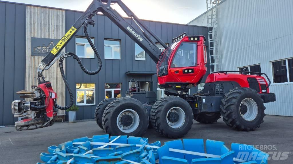 Komatsu 951 Harvesters