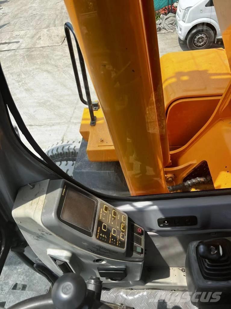Hyundai 210W-7 Wheeled excavators
