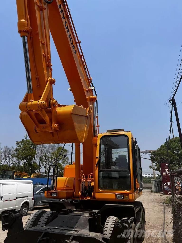 Hyundai 210W-7 Wheeled excavators