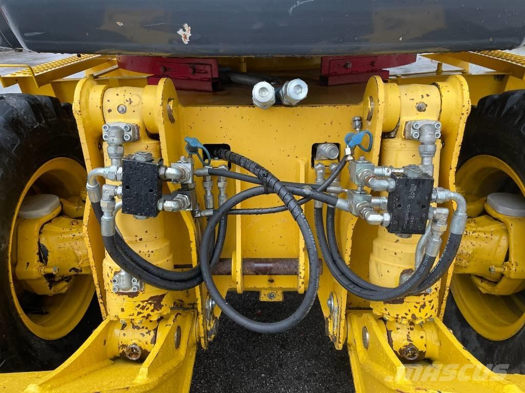 Komatsu PW 98 MR-8 Wheeled excavators