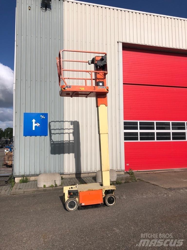 JLG 1230 ES Vertical mast lifts