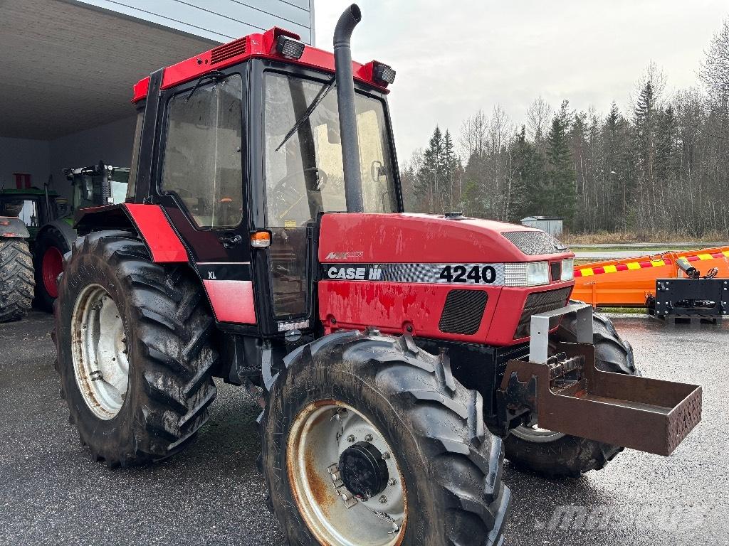 Case IH 4240-4 XL Tractors