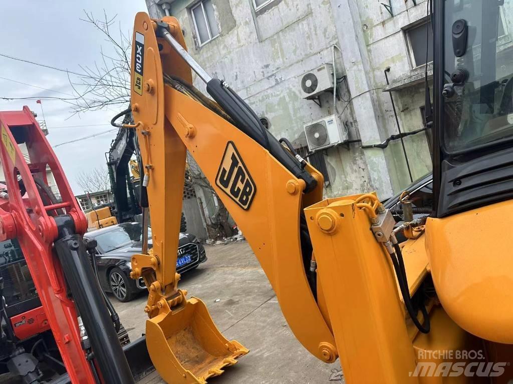 JCB 3 CX Backhoe loaders