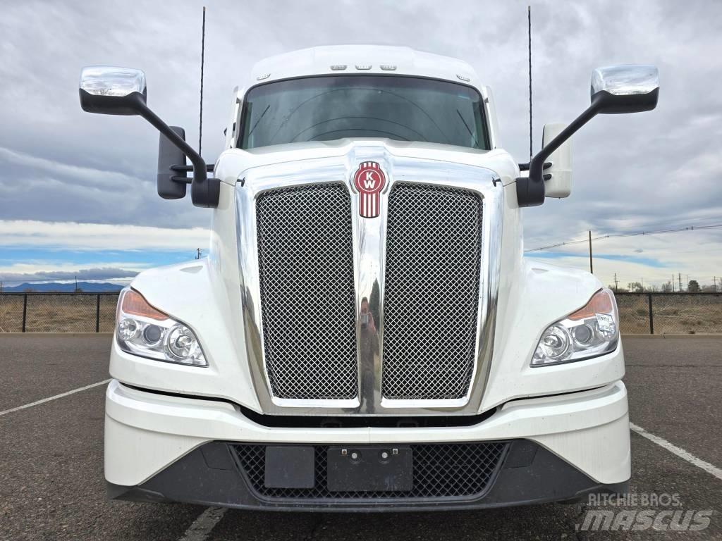 Kenworth T 680 Tractor Units
