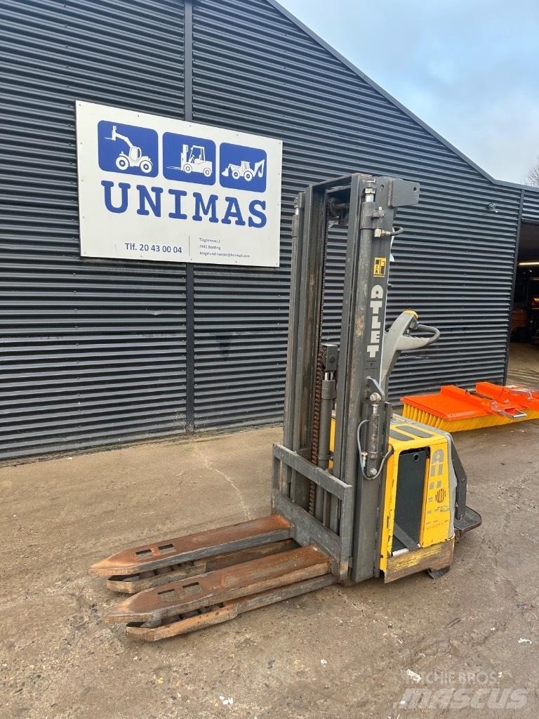 Atlet TS140 Pedestrian stacker