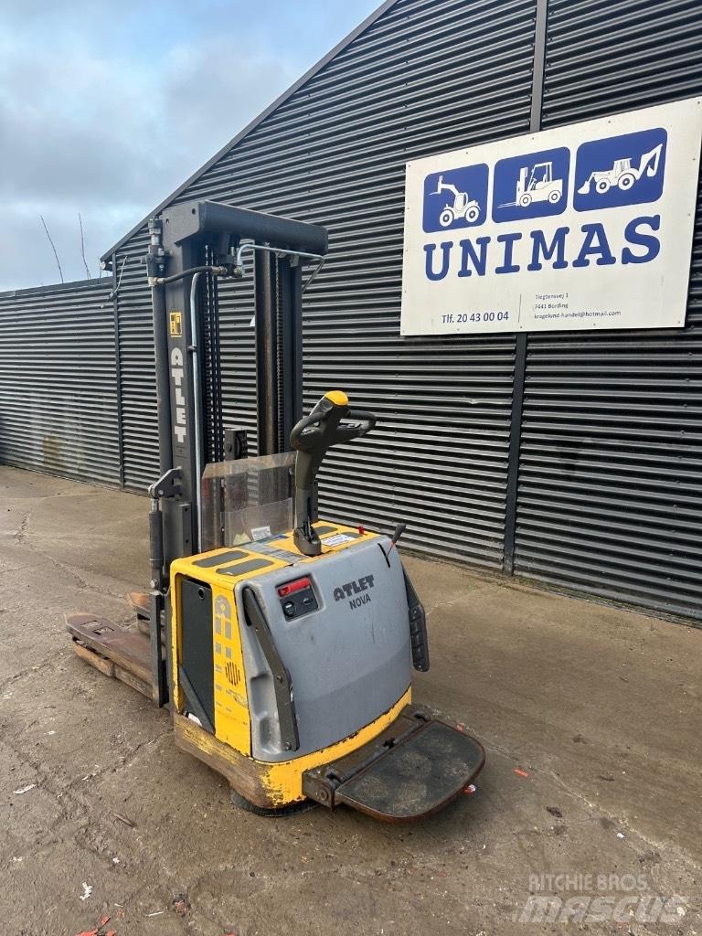 Atlet TS140 Pedestrian stacker