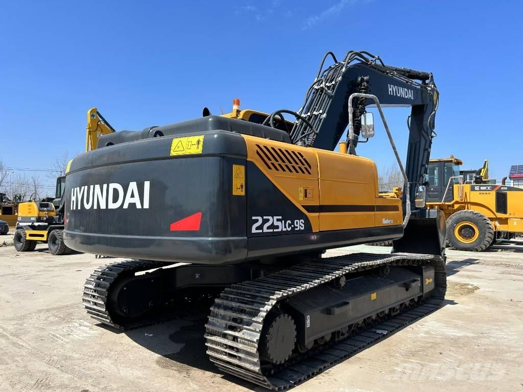 Hyundai 225lc-9s Midi excavators  7t - 12t